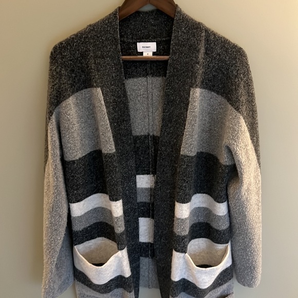 Old Navy Cardigan - SUPER SOFT - excellent condition - Picture 4 of 8